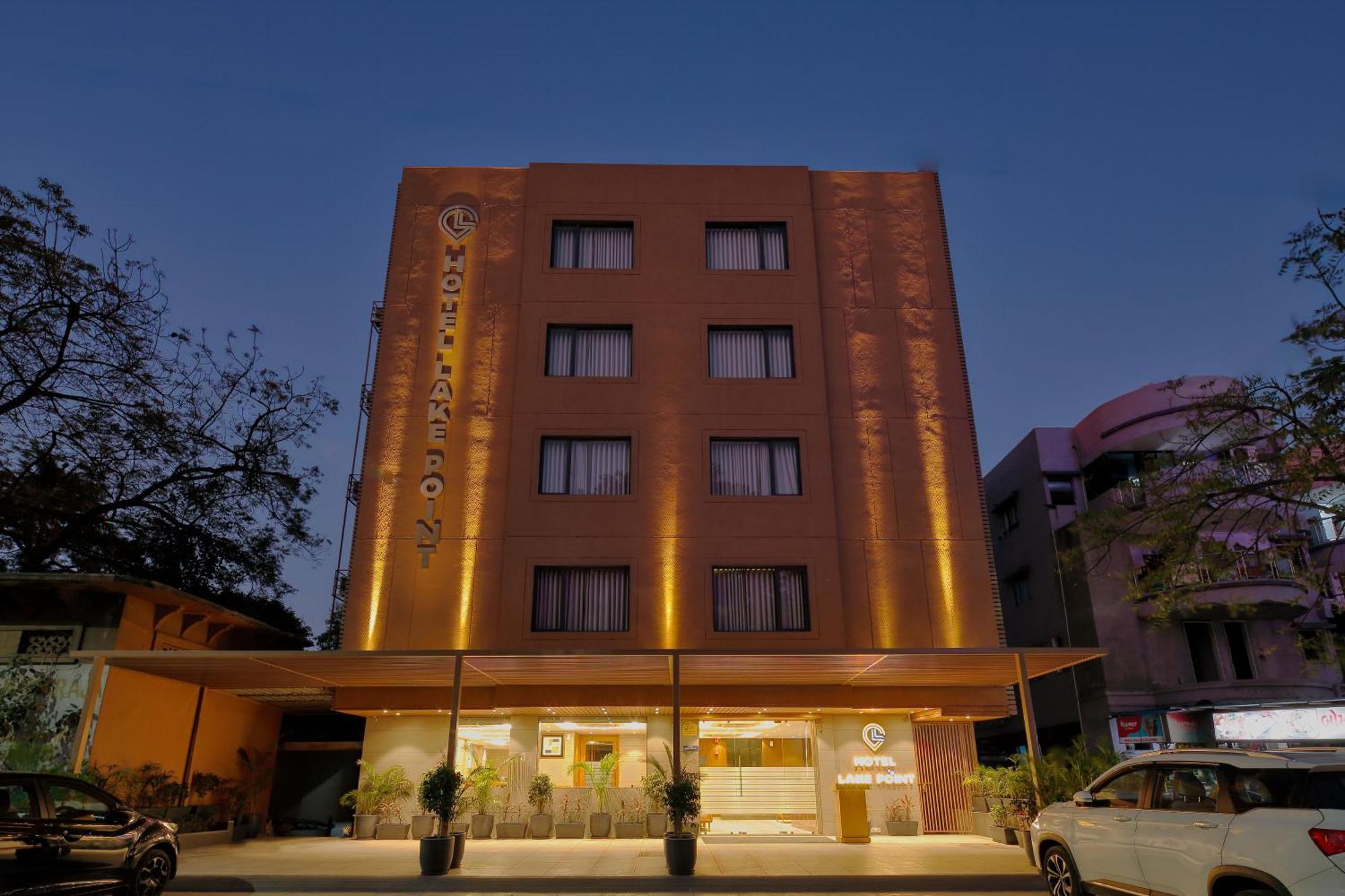 Hotel Lake Point Ahmedabad Eksteriør billede