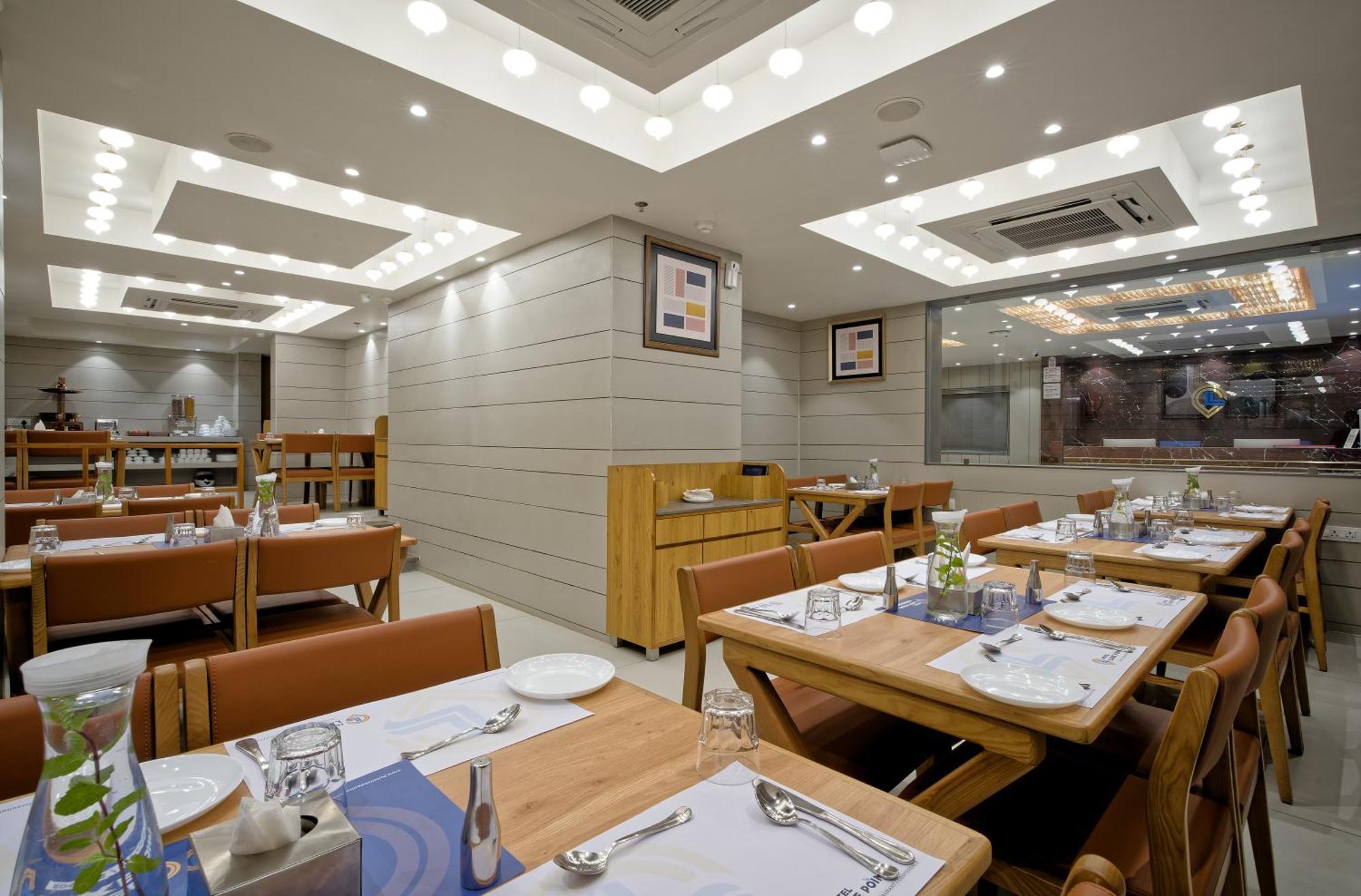 Hotel Lake Point Ahmedabad Eksteriør billede