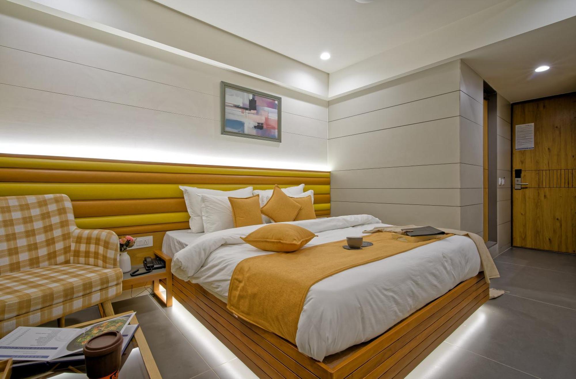 Hotel Lake Point Ahmedabad Eksteriør billede