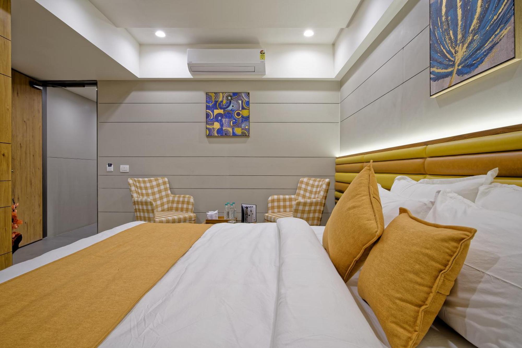 Hotel Lake Point Ahmedabad Eksteriør billede