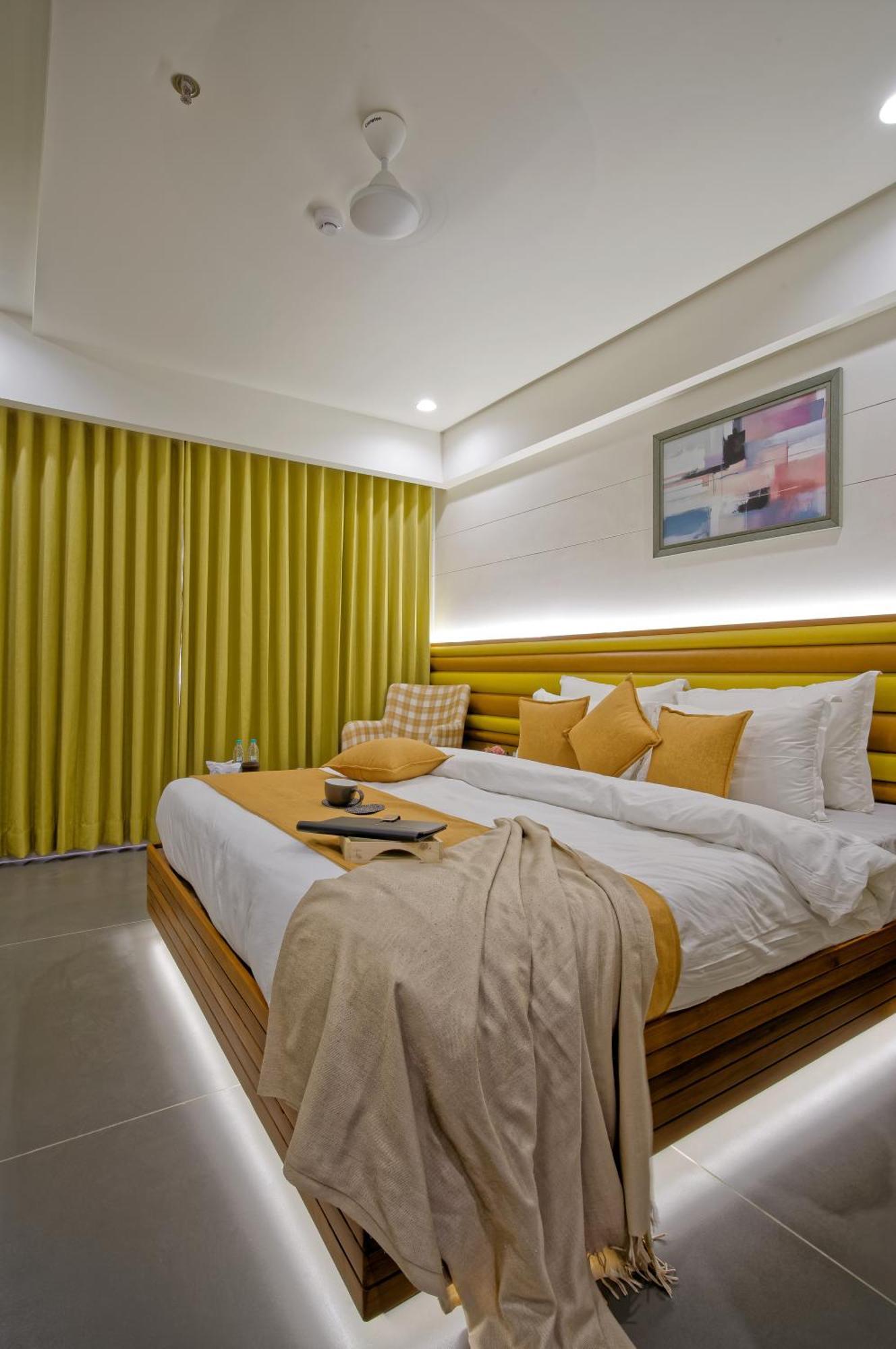 Hotel Lake Point Ahmedabad Eksteriør billede