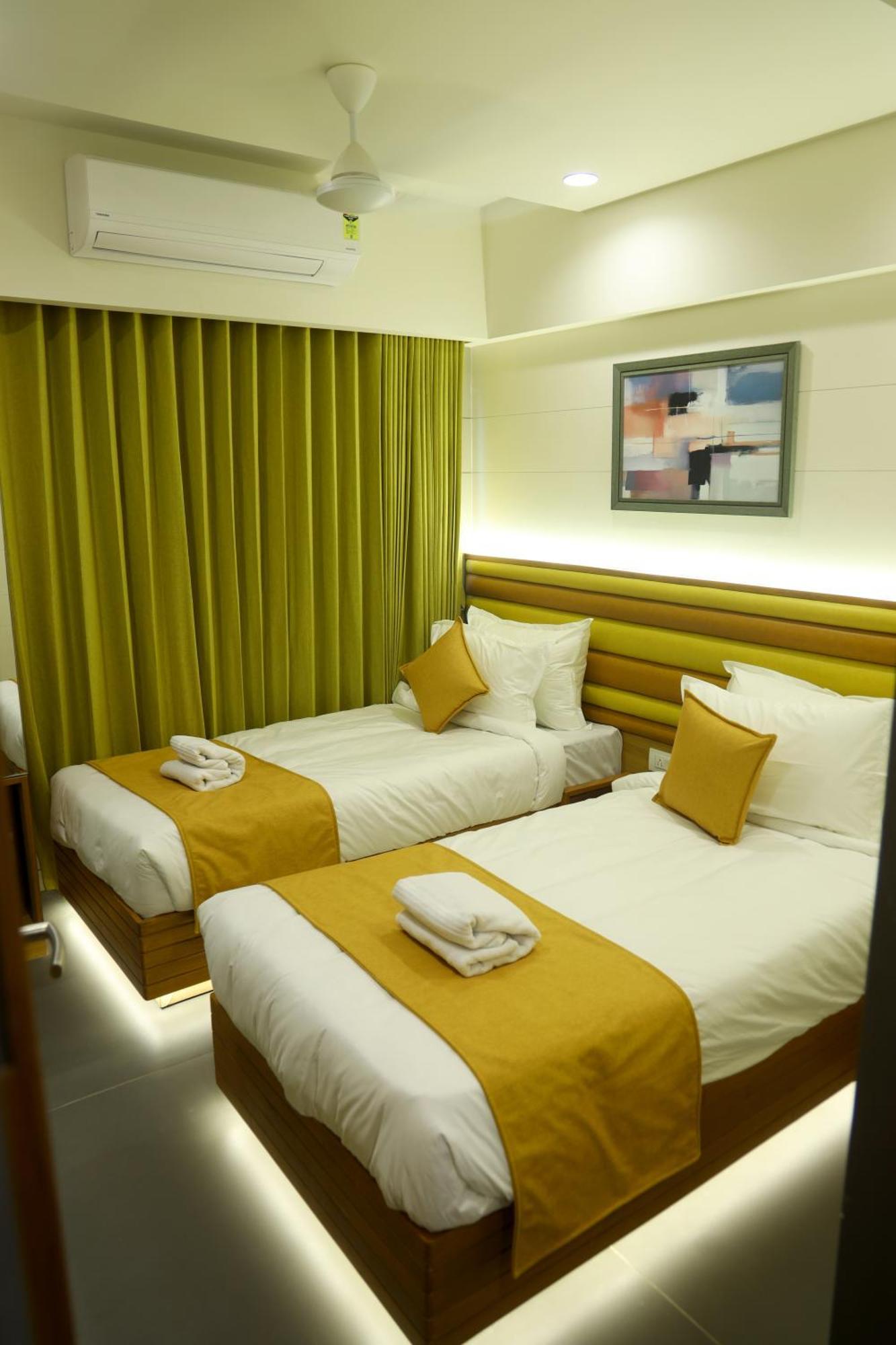 Hotel Lake Point Ahmedabad Eksteriør billede