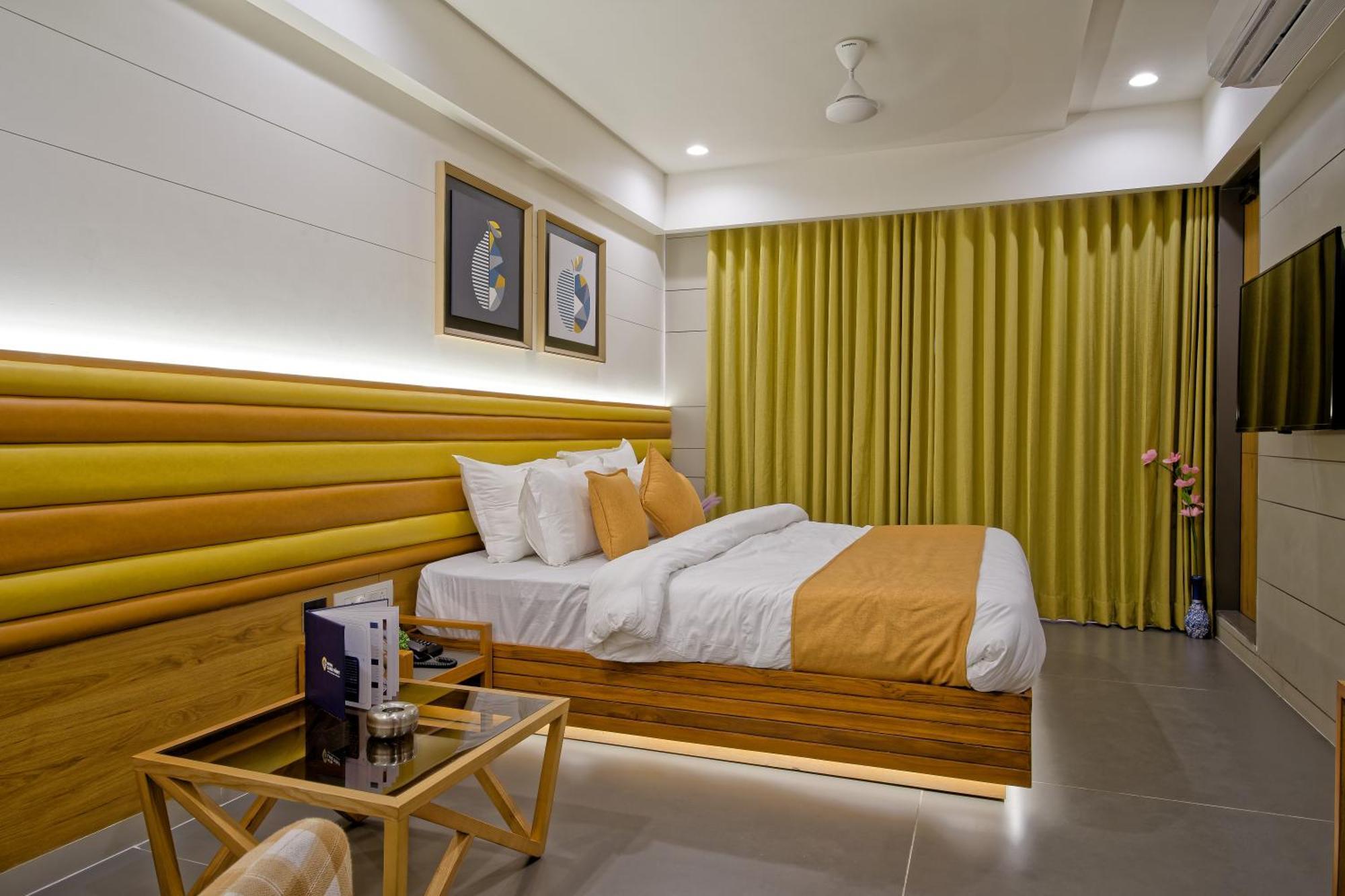 Hotel Lake Point Ahmedabad Eksteriør billede