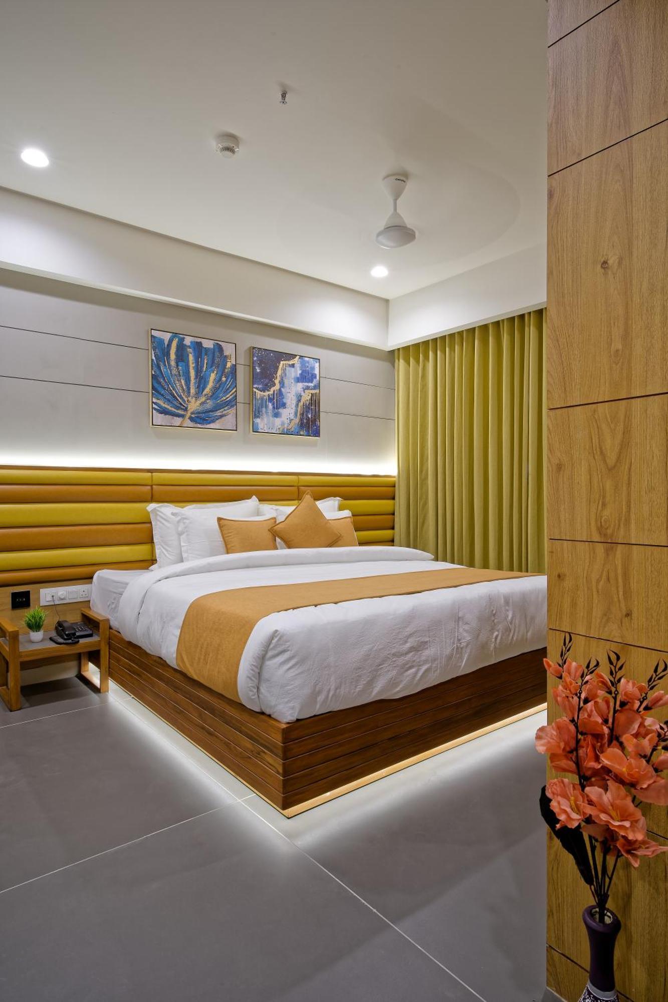 Hotel Lake Point Ahmedabad Eksteriør billede