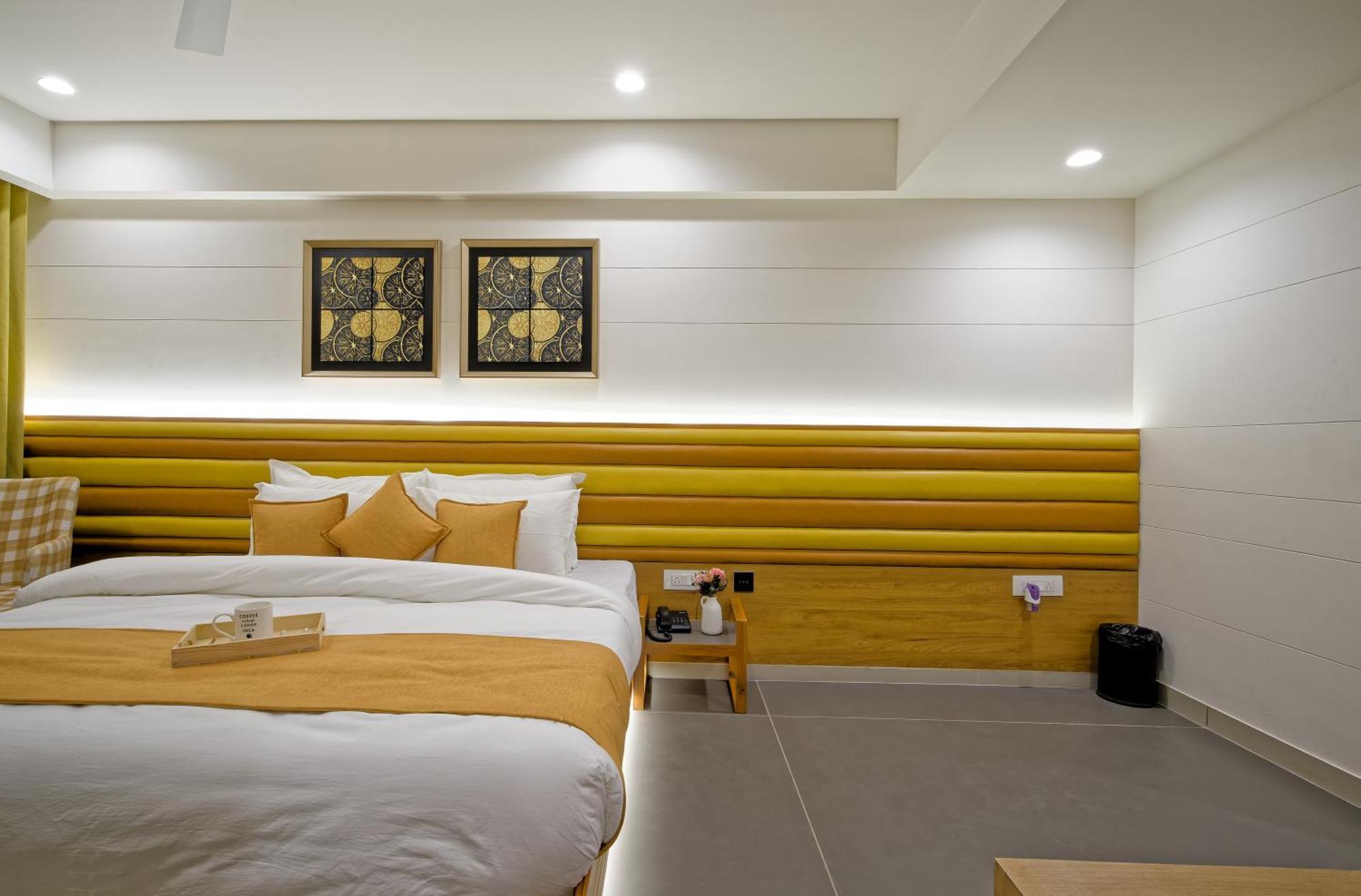 Hotel Lake Point Ahmedabad Eksteriør billede