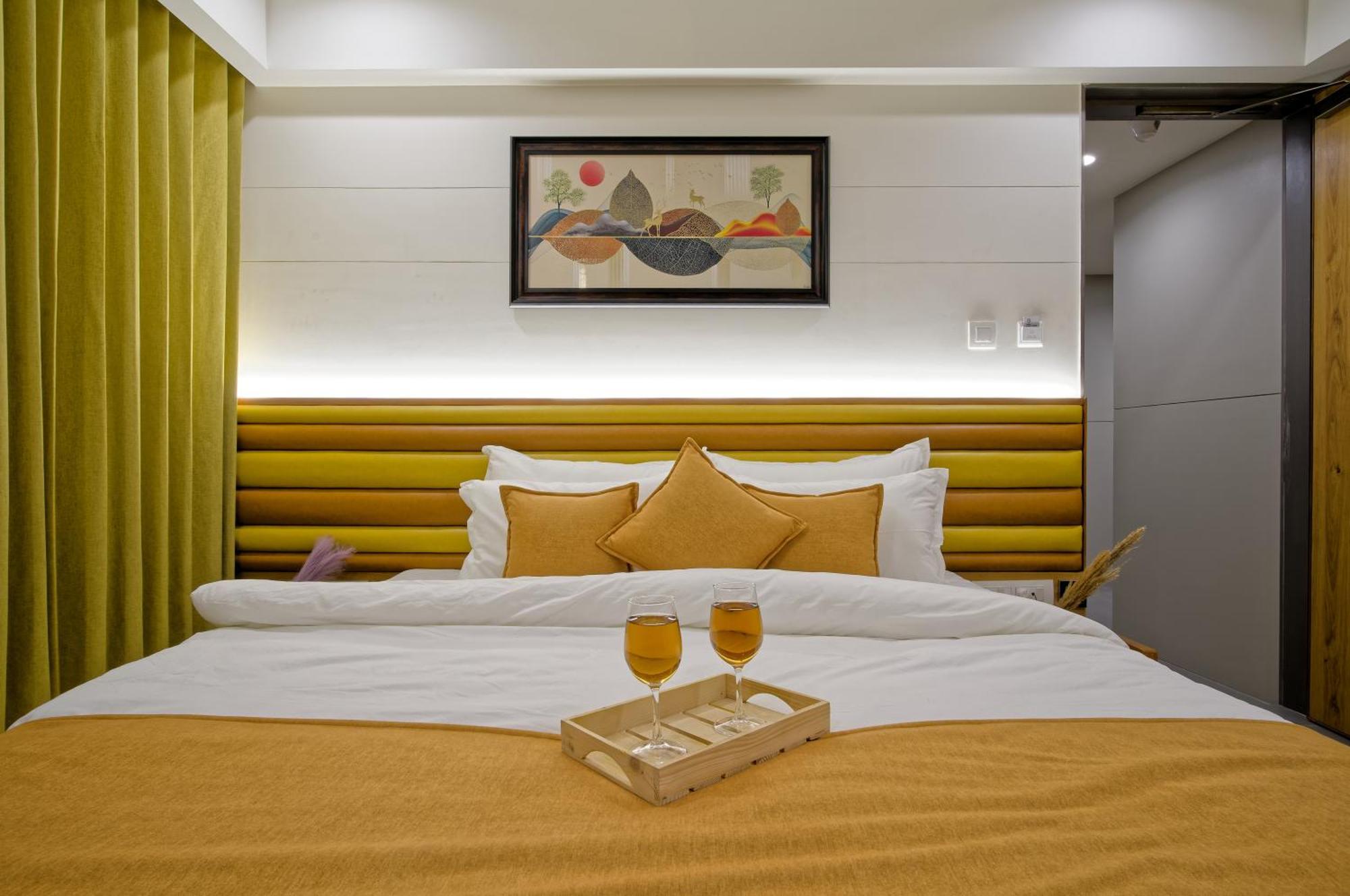 Hotel Lake Point Ahmedabad Eksteriør billede