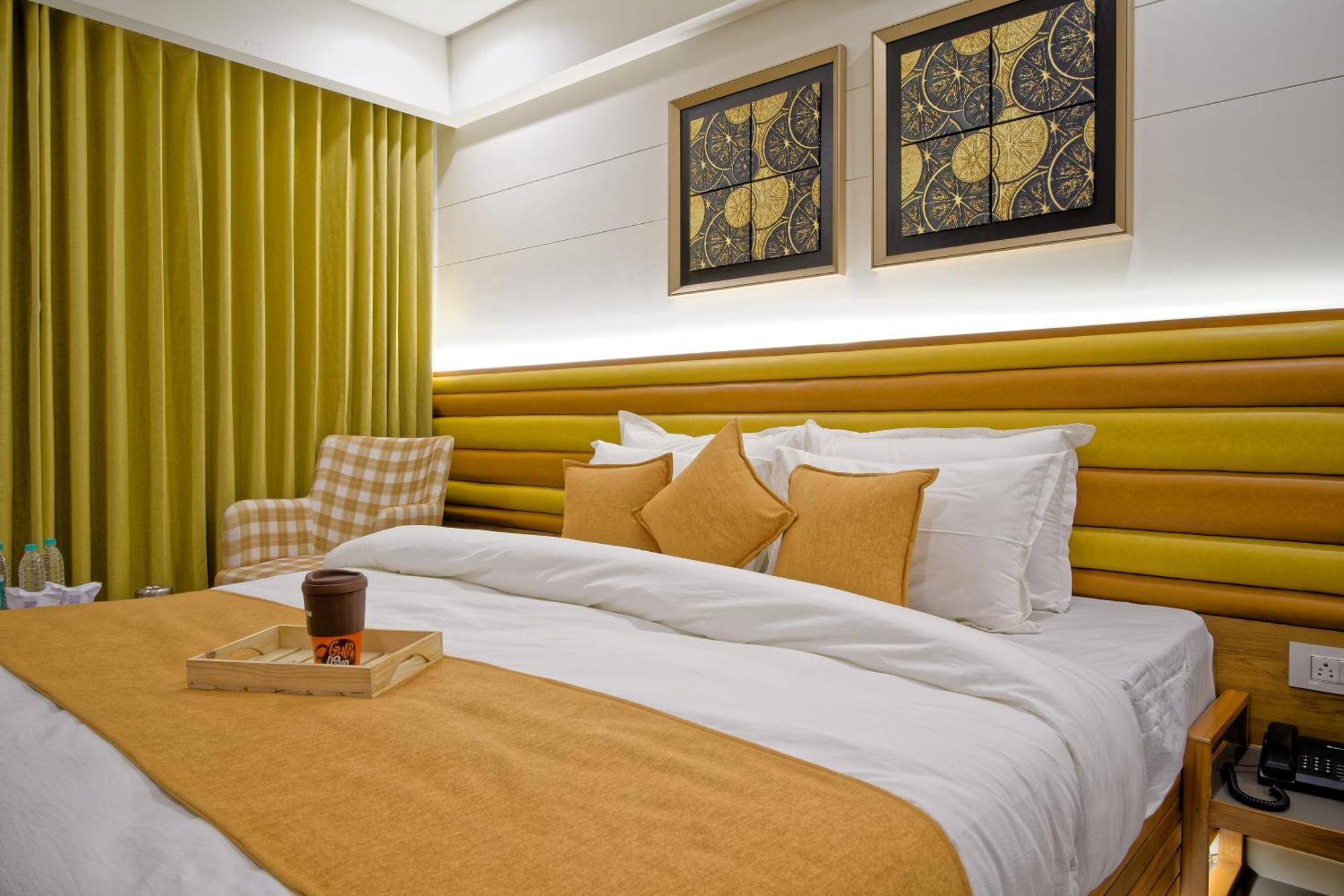 Hotel Lake Point Ahmedabad Eksteriør billede