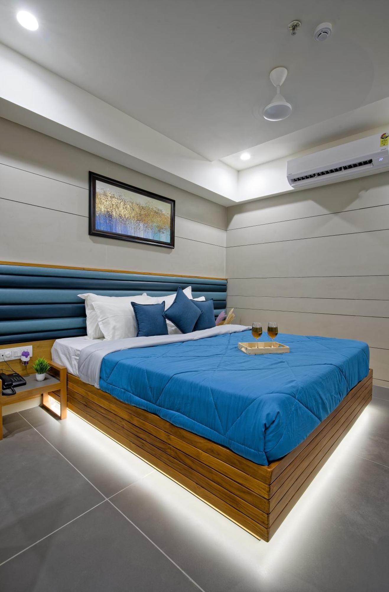 Hotel Lake Point Ahmedabad Eksteriør billede