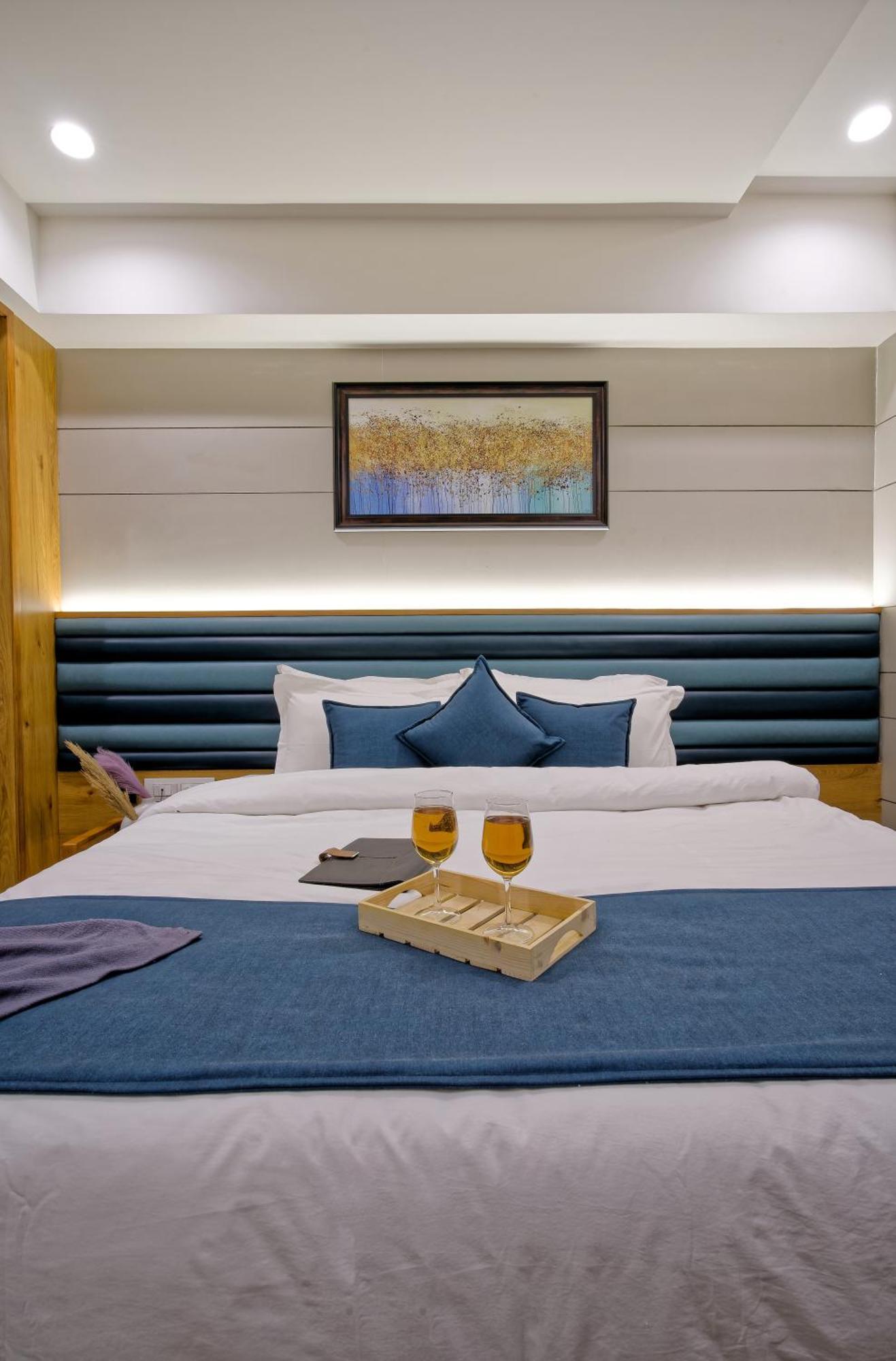Hotel Lake Point Ahmedabad Eksteriør billede