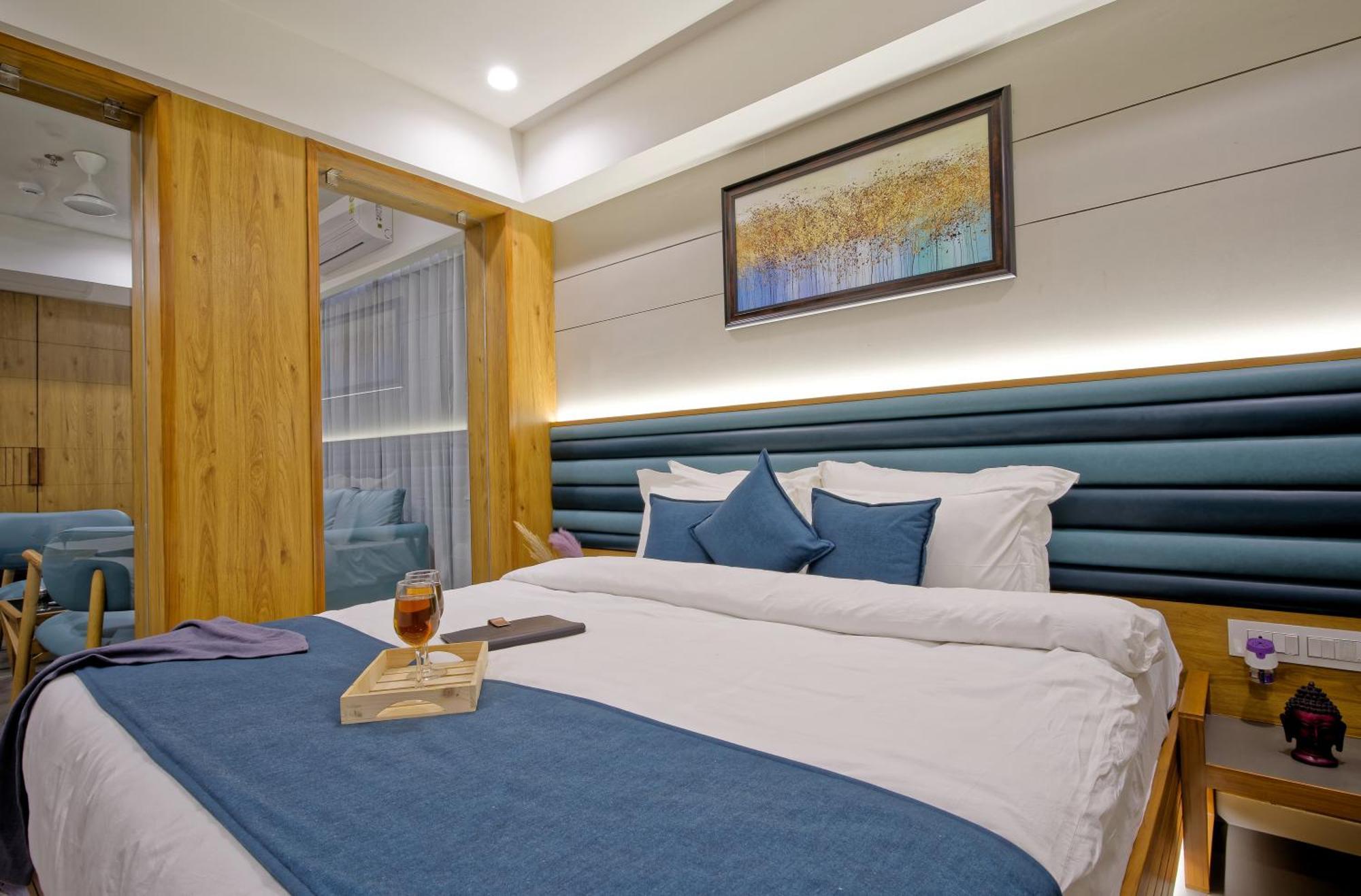 Hotel Lake Point Ahmedabad Eksteriør billede