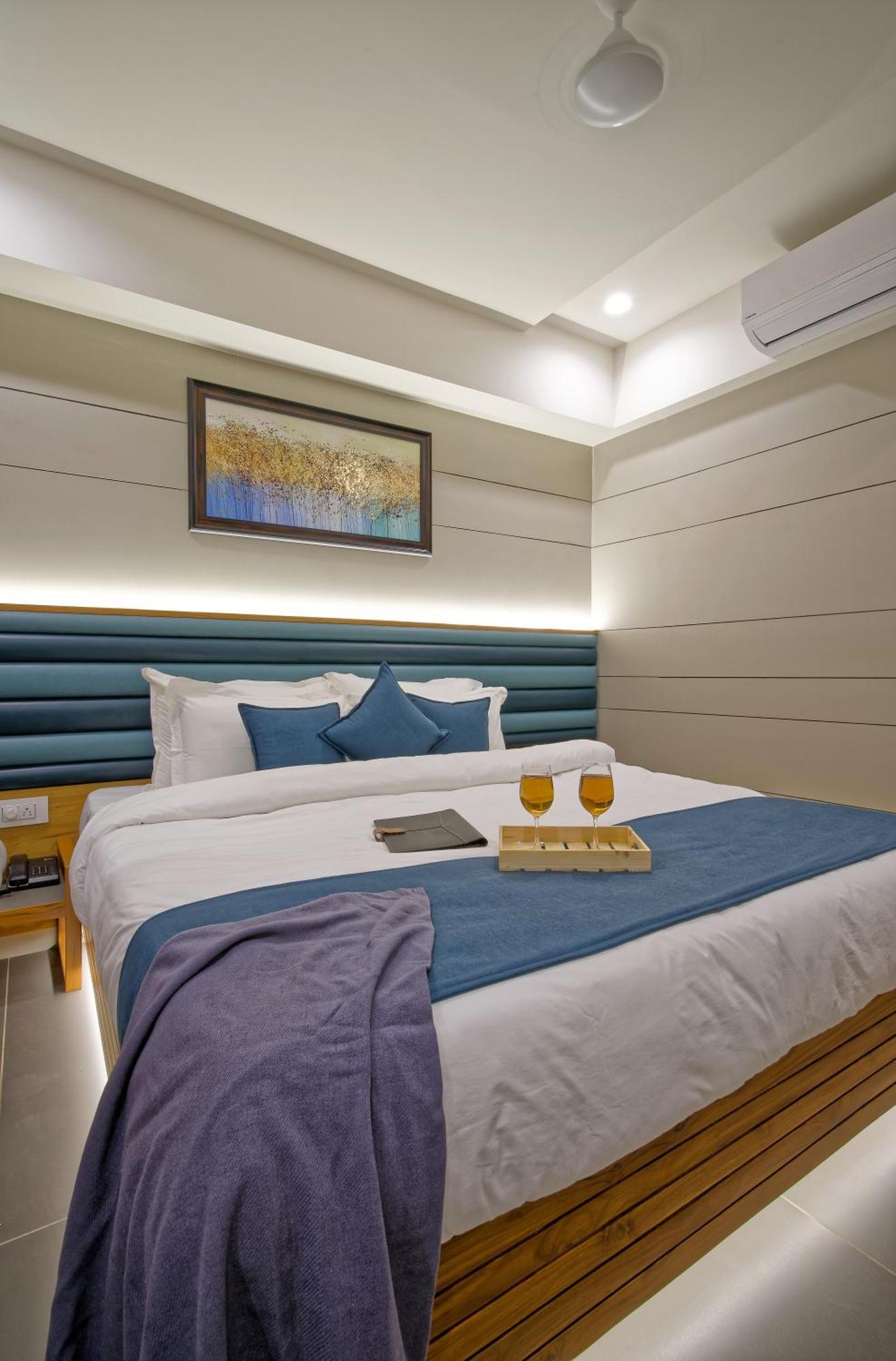 Hotel Lake Point Ahmedabad Eksteriør billede